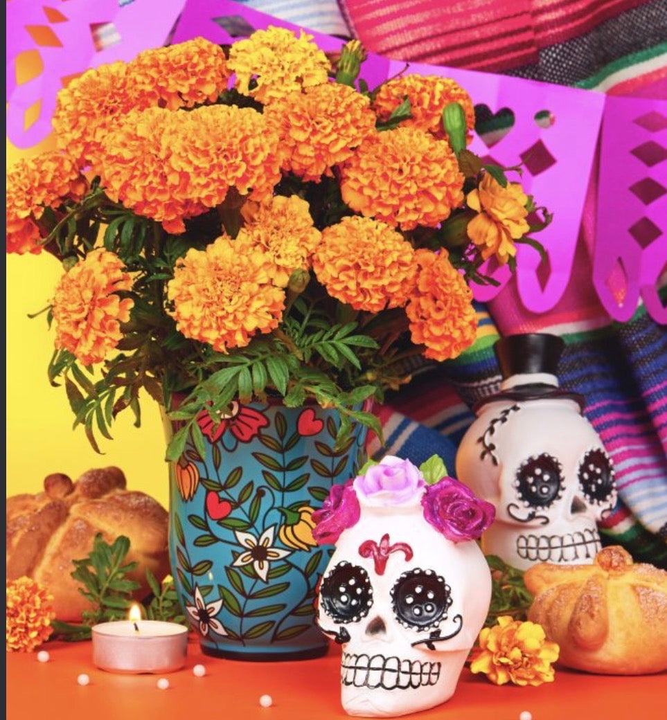 Día de los Muertos: Celebrate Life, Love & Remembrance with Flowers
